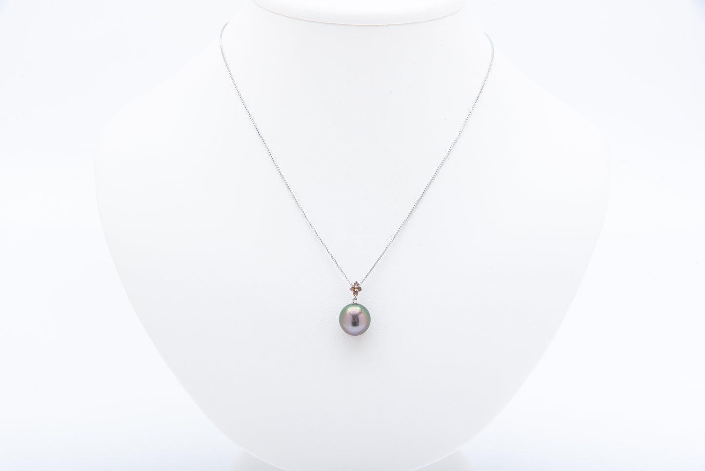 黒蝶真珠K18WGペンダントネックレス(0.14ctダイヤ)