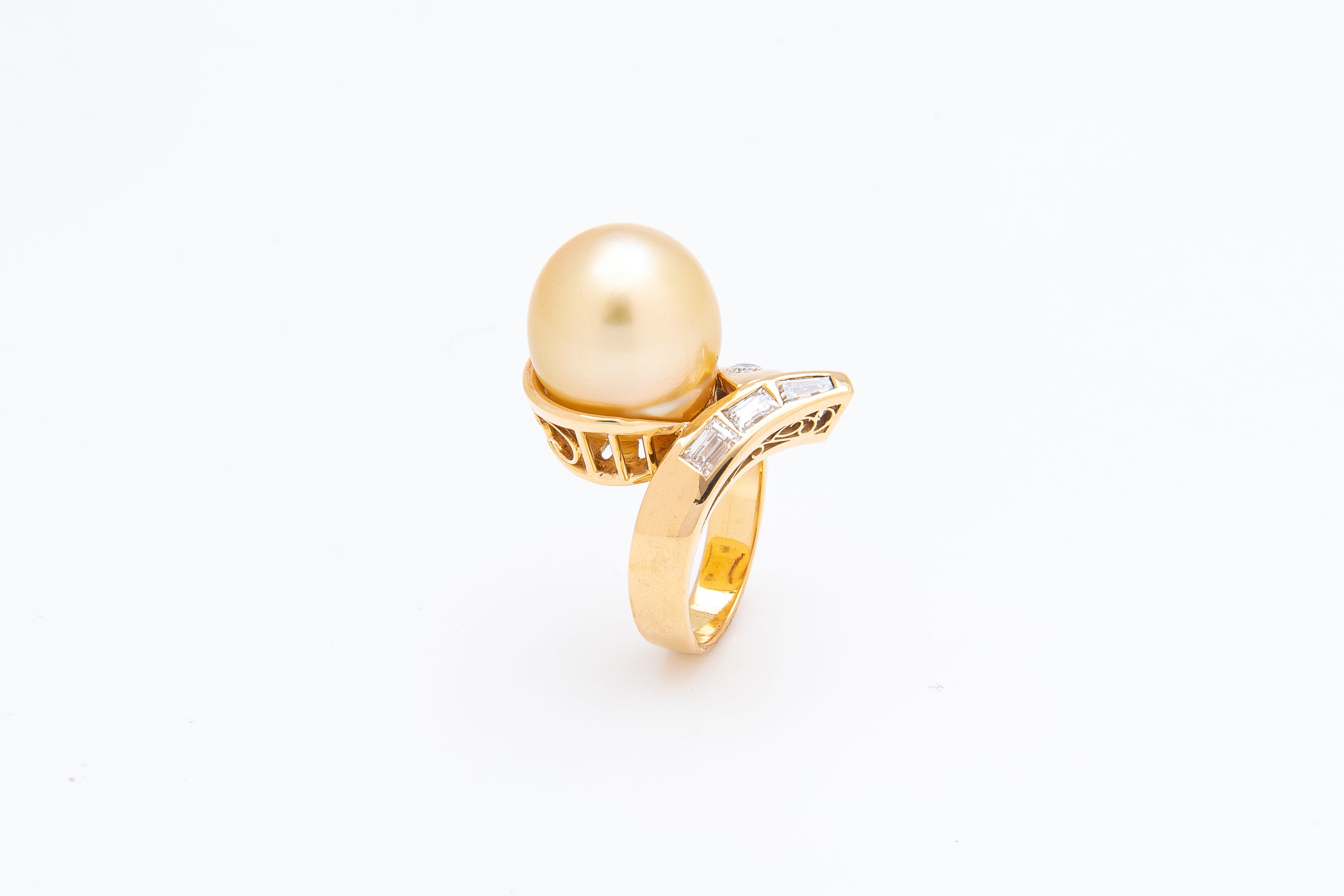 南洋真珠ゴールドカラーK18リング（0.76ctダイヤ）