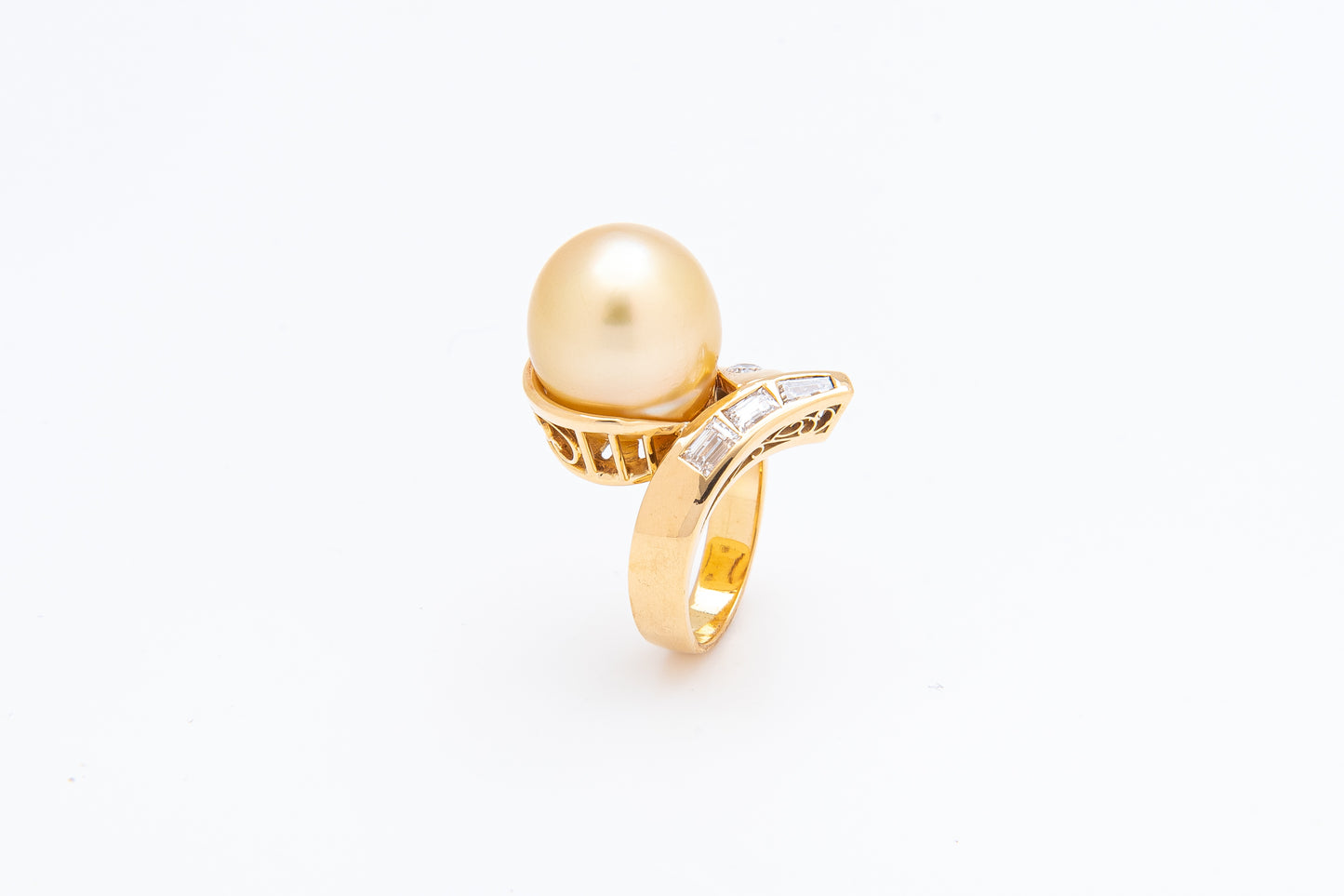 南洋真珠ゴールドカラーK18リング（0.76ctダイヤ）
